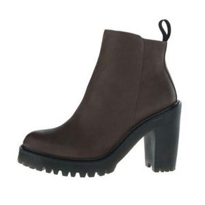 Dr. Martens Magdalena Wyoming brown leather boots